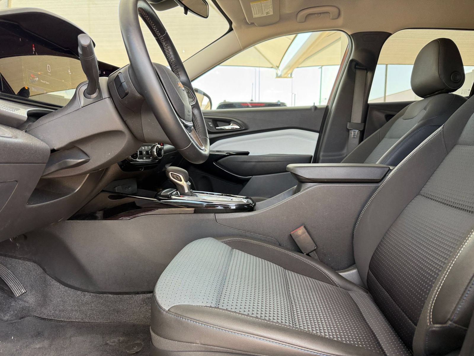 Used 2025 Chevrolet Trax LT w/ LT Convenience Package FWD image 27