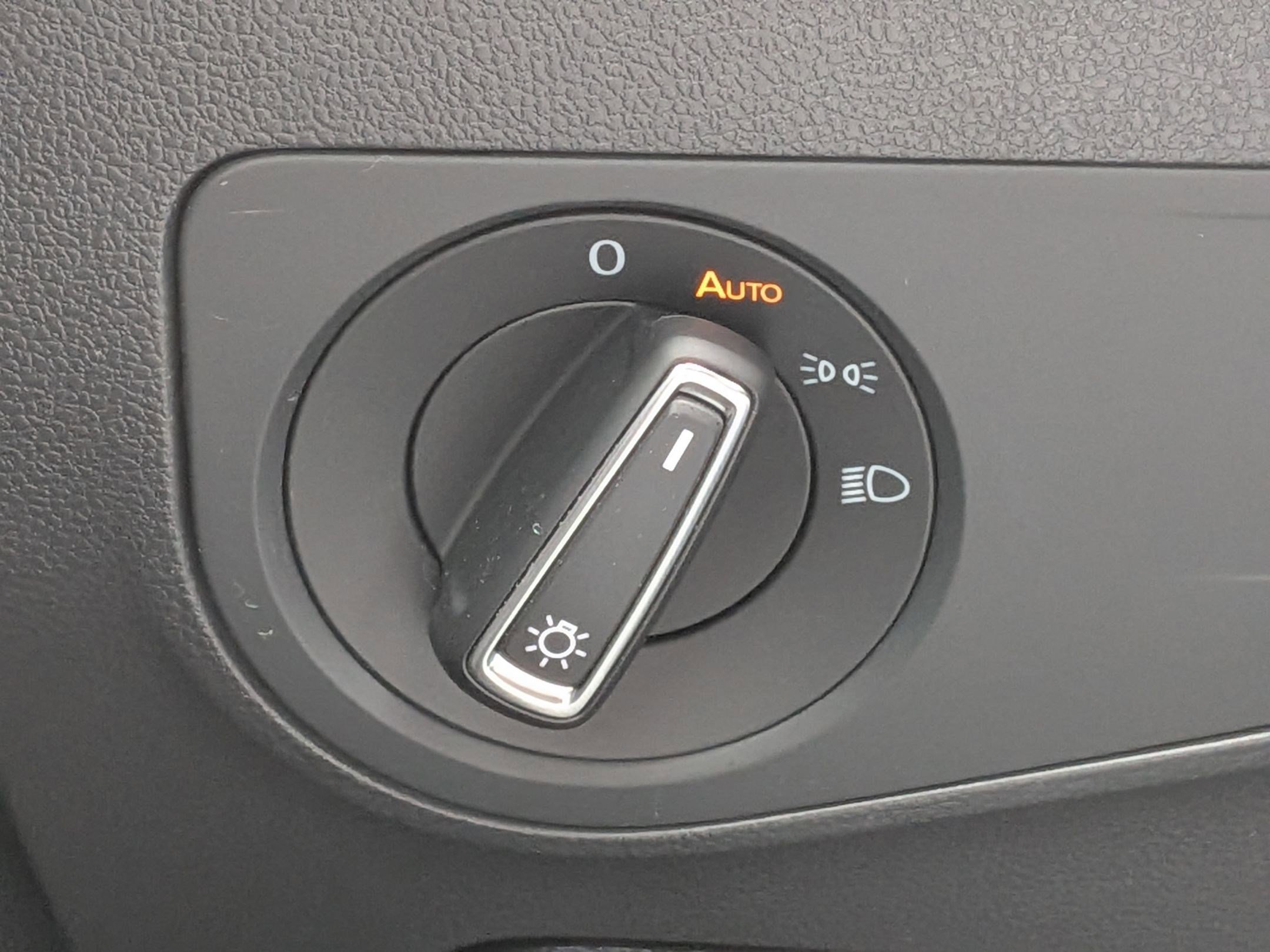 Used 2024 Volkswagen Tiguan SE R-Line image 17