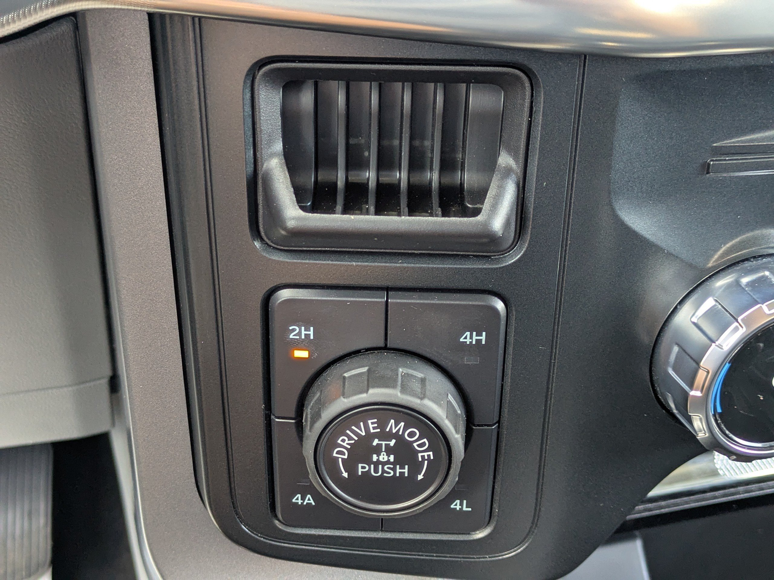 Used 2025 Ford F150 Lariat w/ Equipment Group 501A Mid AWD/4WD image 27