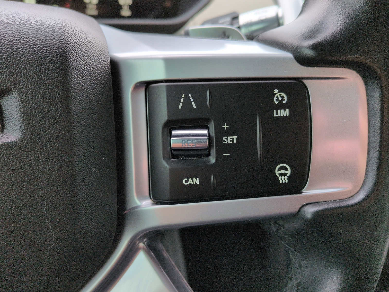 Used 2022 Land Rover Discovery S R-Dynamic image 17