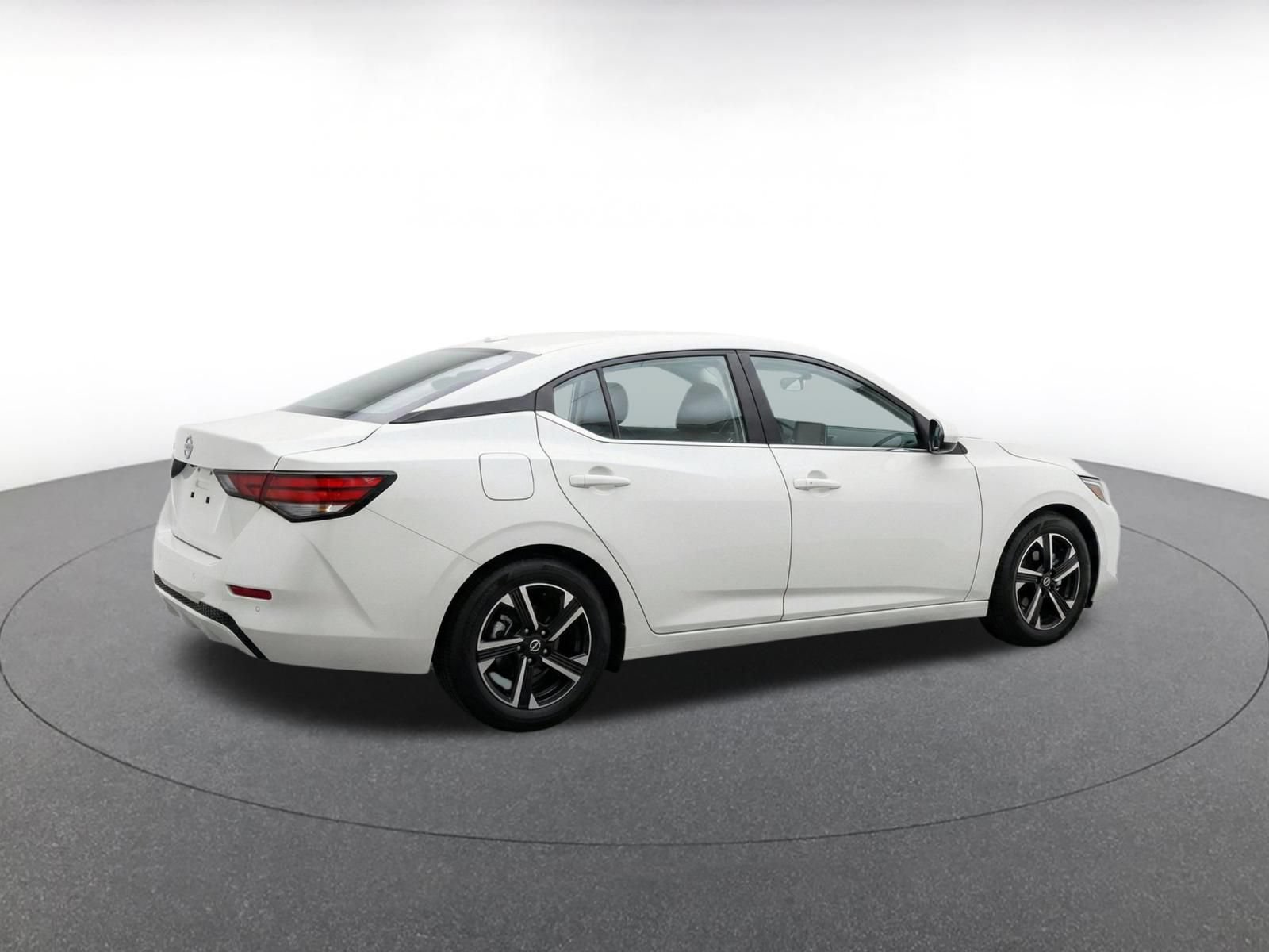 Used 2025 Nissan Sentra SV FWD image 9