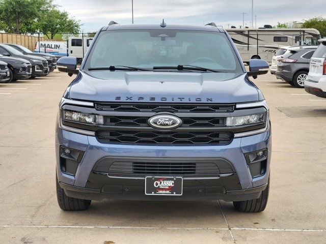 Used 2023 Ford Expedition Limited image 11