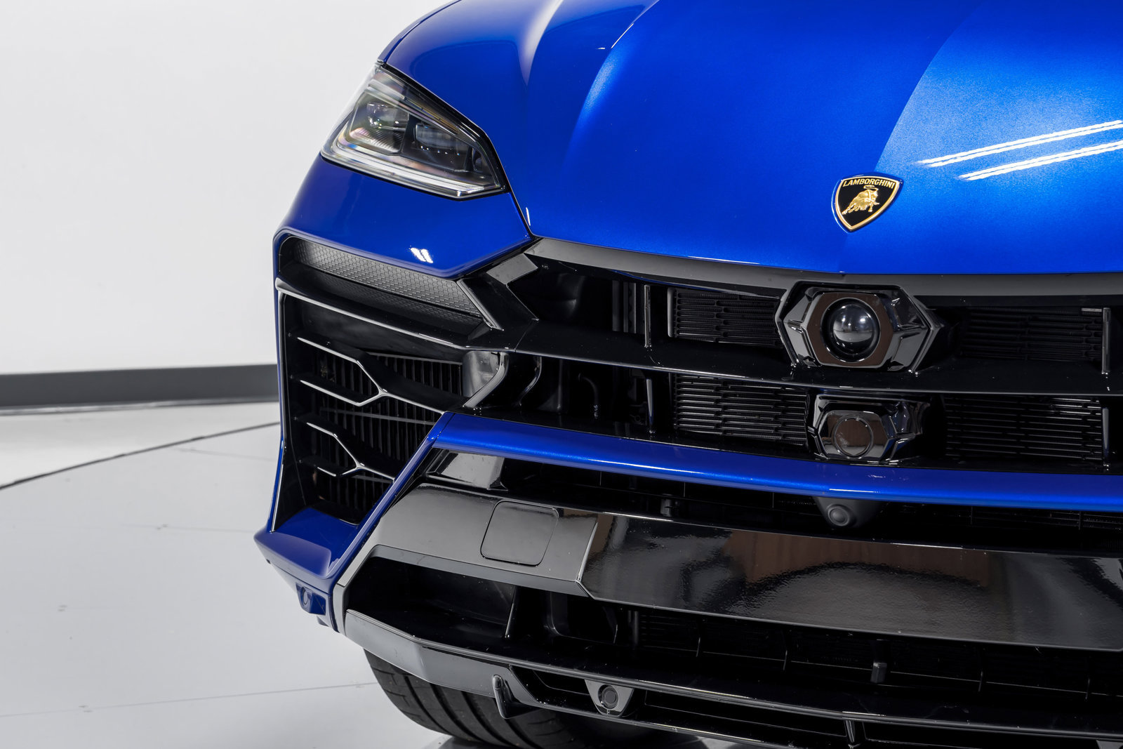 Used 2025 Lamborghini Urus SE AWD/4WD image 46