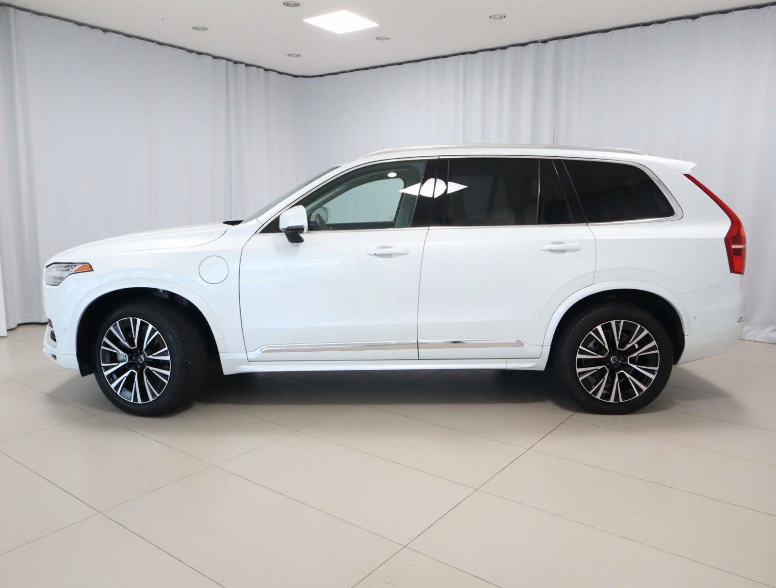 Used 2025 Volvo XC90 T8 Plus w/ Protection Package Premier AWD/4WD image 2