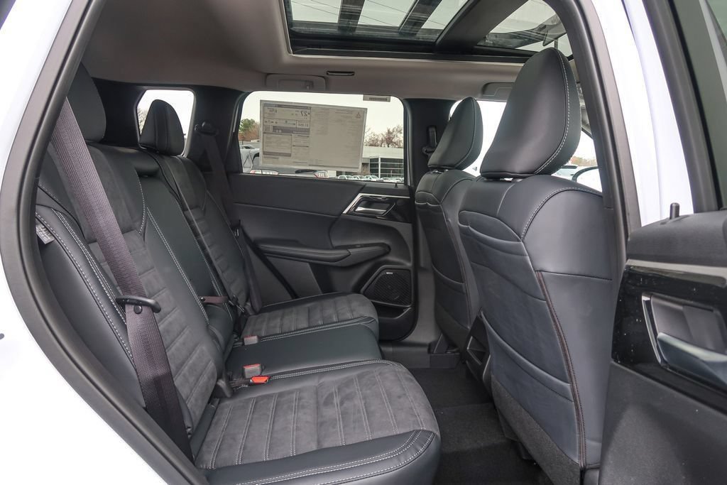 New 2026 Mitsubishi Outlander AWD image 15