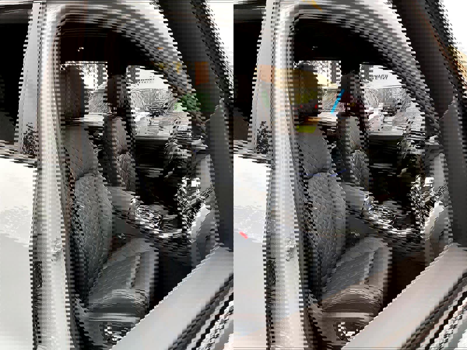 Used 2023 BMW X7 xDrive40i w/ M Sport Package image 9