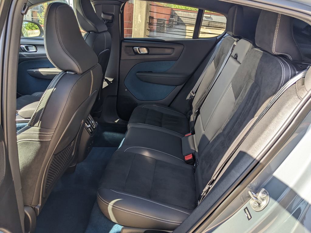 Certified 2023 Volvo C40 P8 Recharge Ultimate image 24