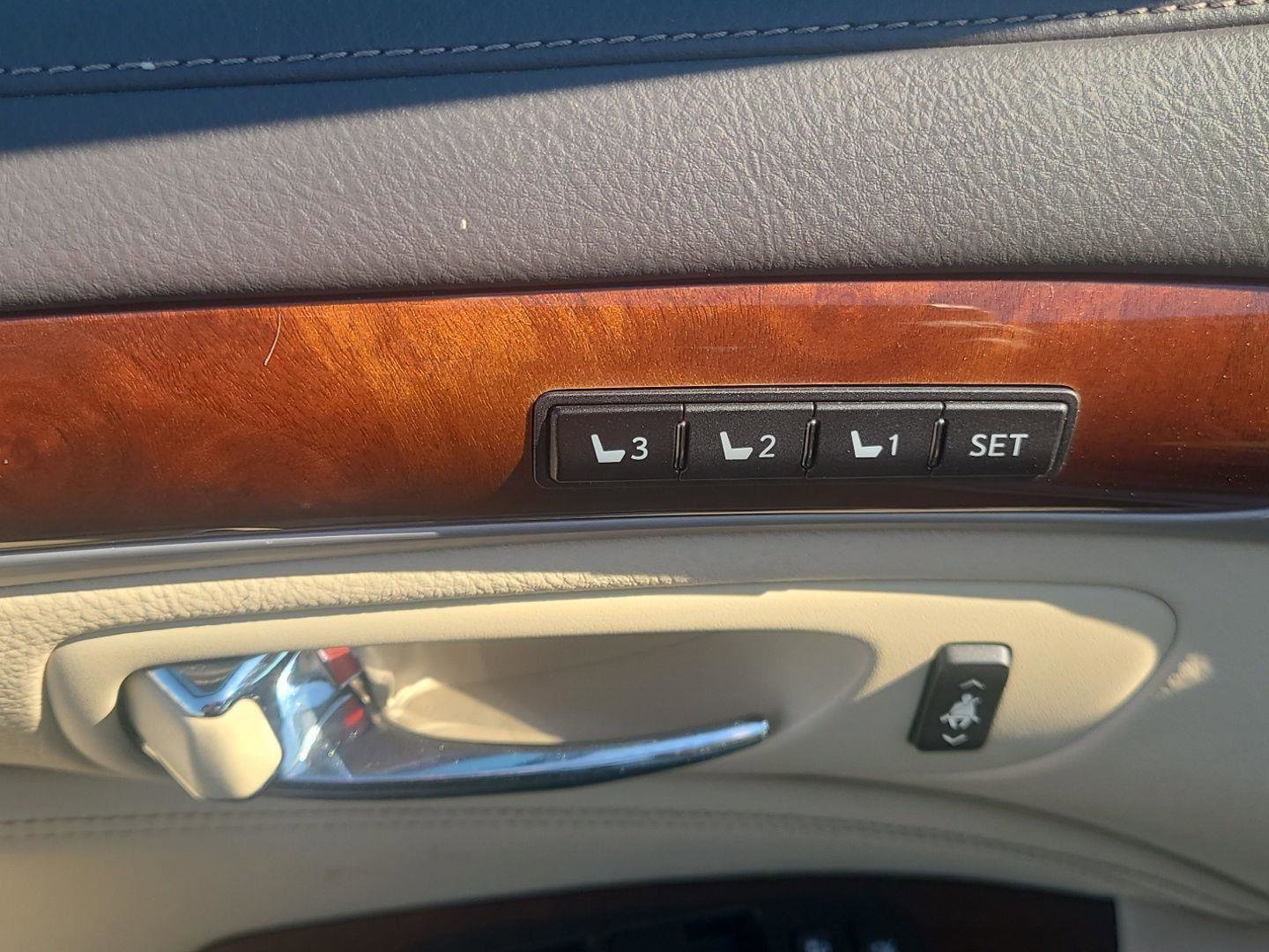 Used 2016 Lexus LS 460 image 16