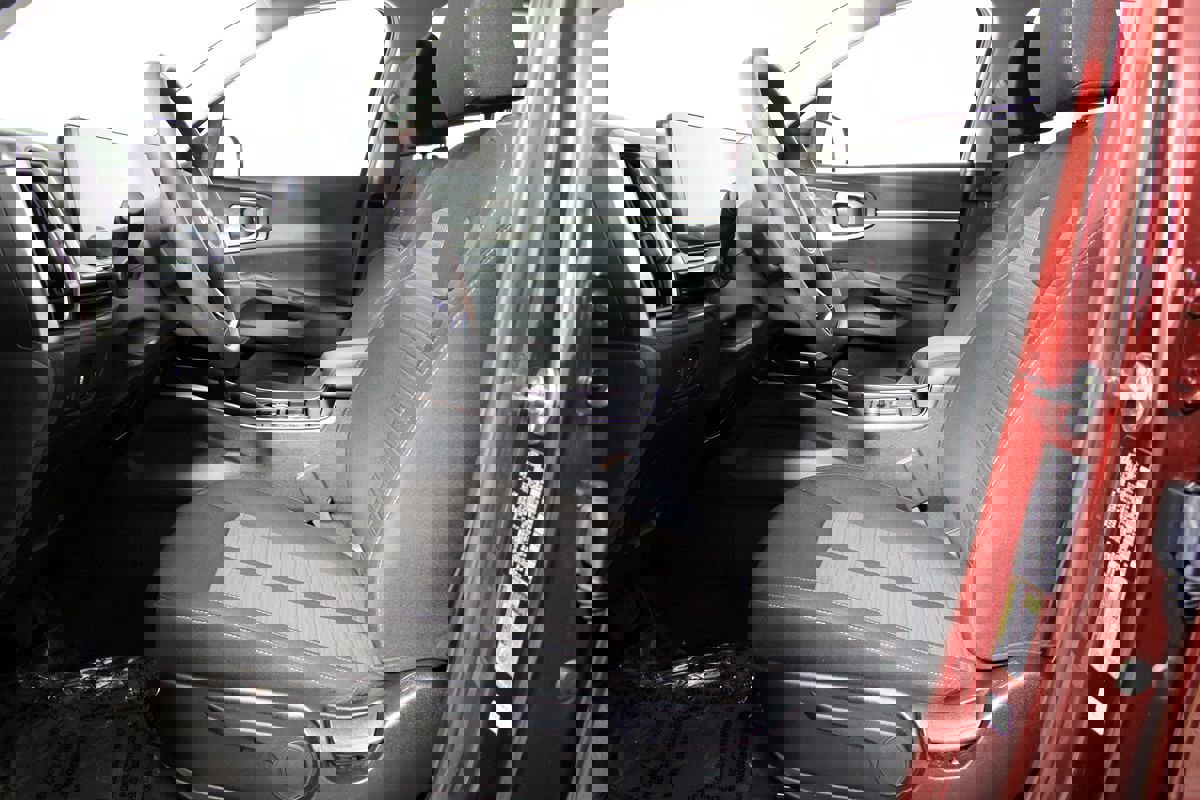 Used 2025 Kia Sorento LX image 9