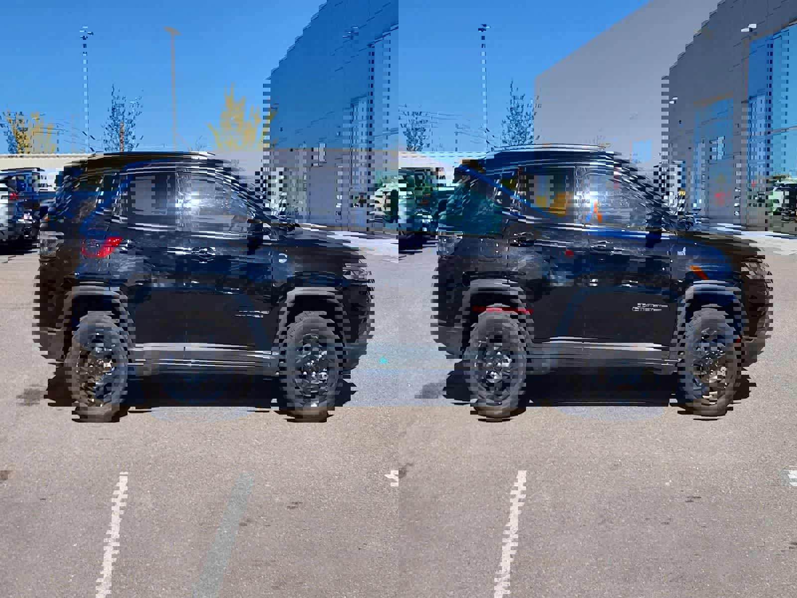 Used 2023 Jeep Compass Trailhawk w/ Sun and Sound Group AWD/4WD image 4