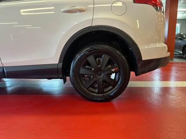 Used 2018 Toyota RAV4 LE w/ Carpet Mat Package FWD image 29