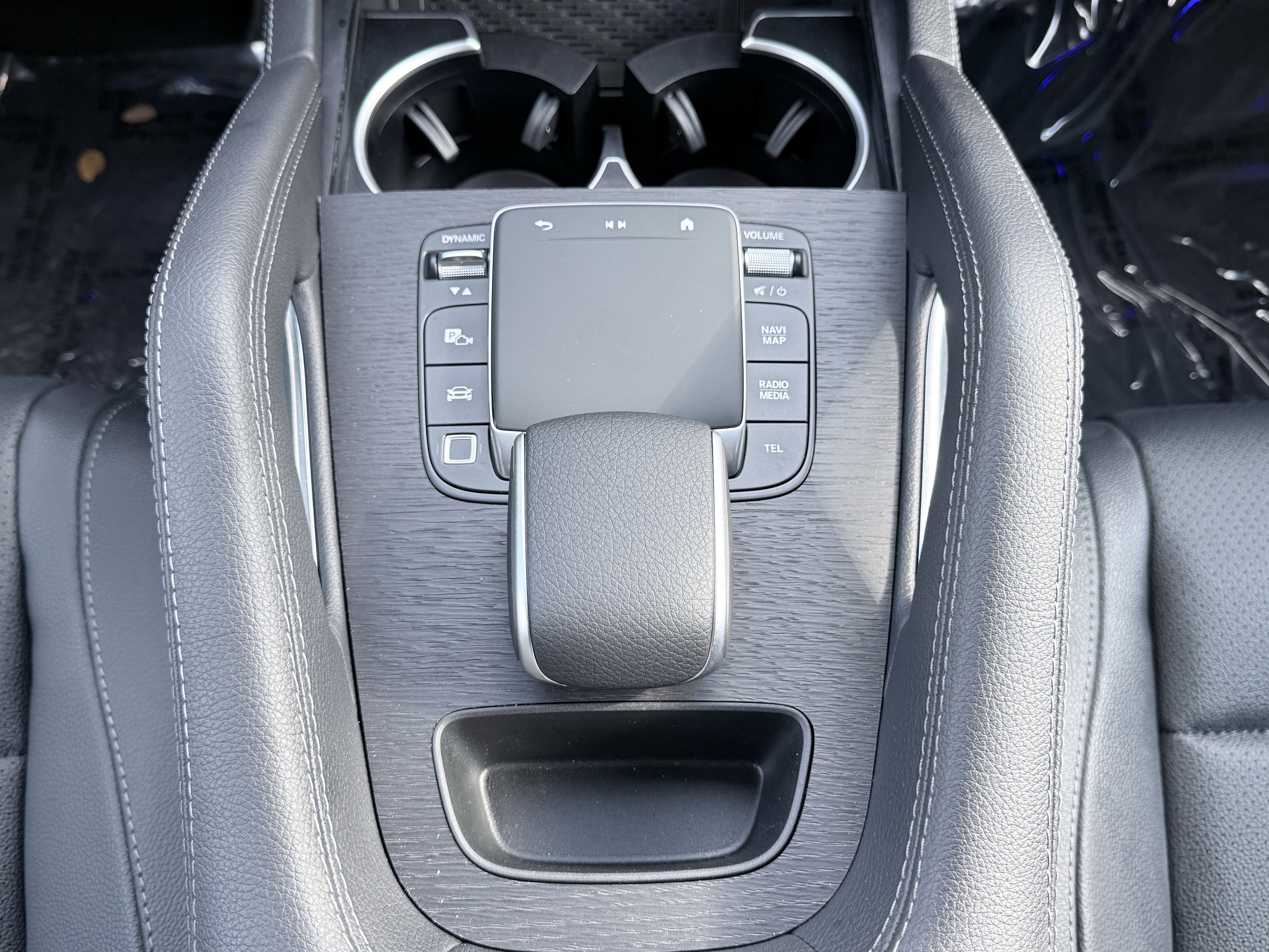 Used 2025 Mercedes-Benz GLE 450e 4MATIC w/ AMG Line Exterior image 40