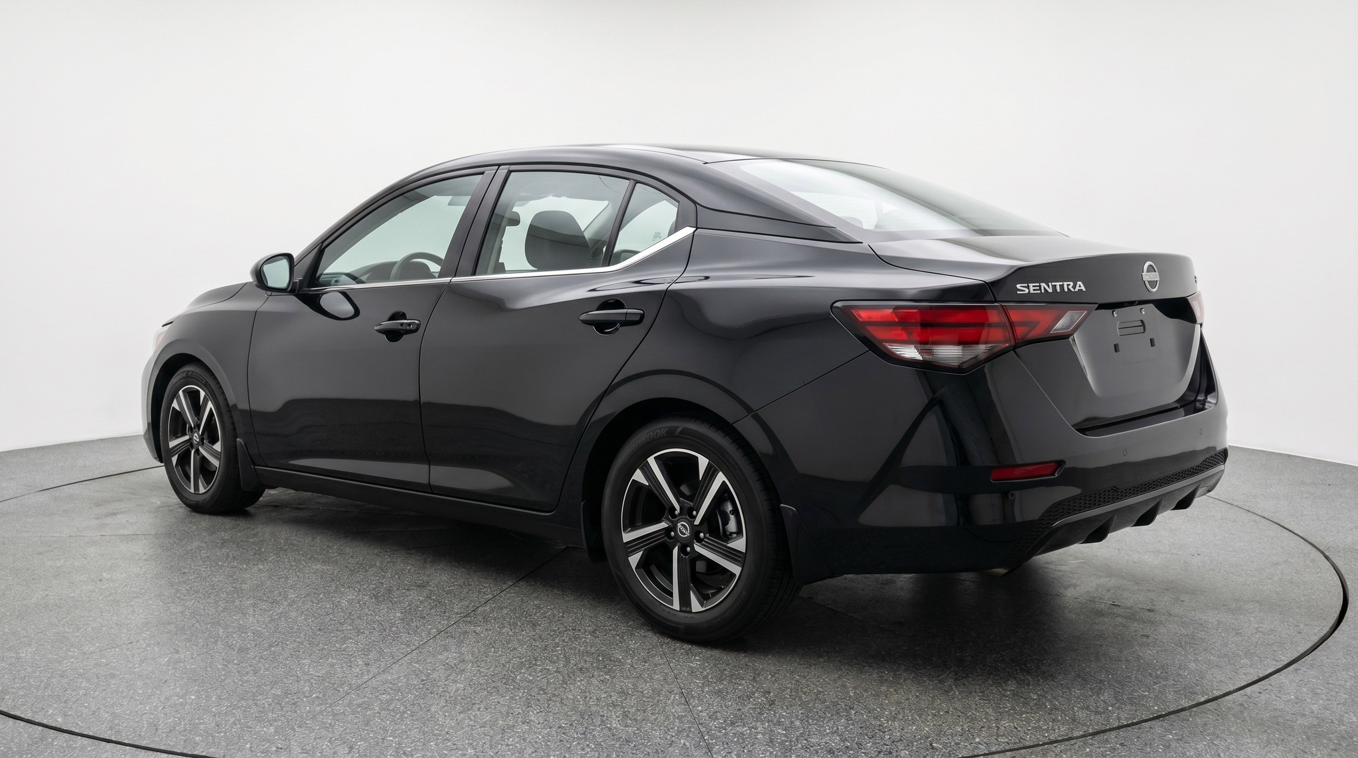 Used 2025 Nissan Sentra SV FWD image 6