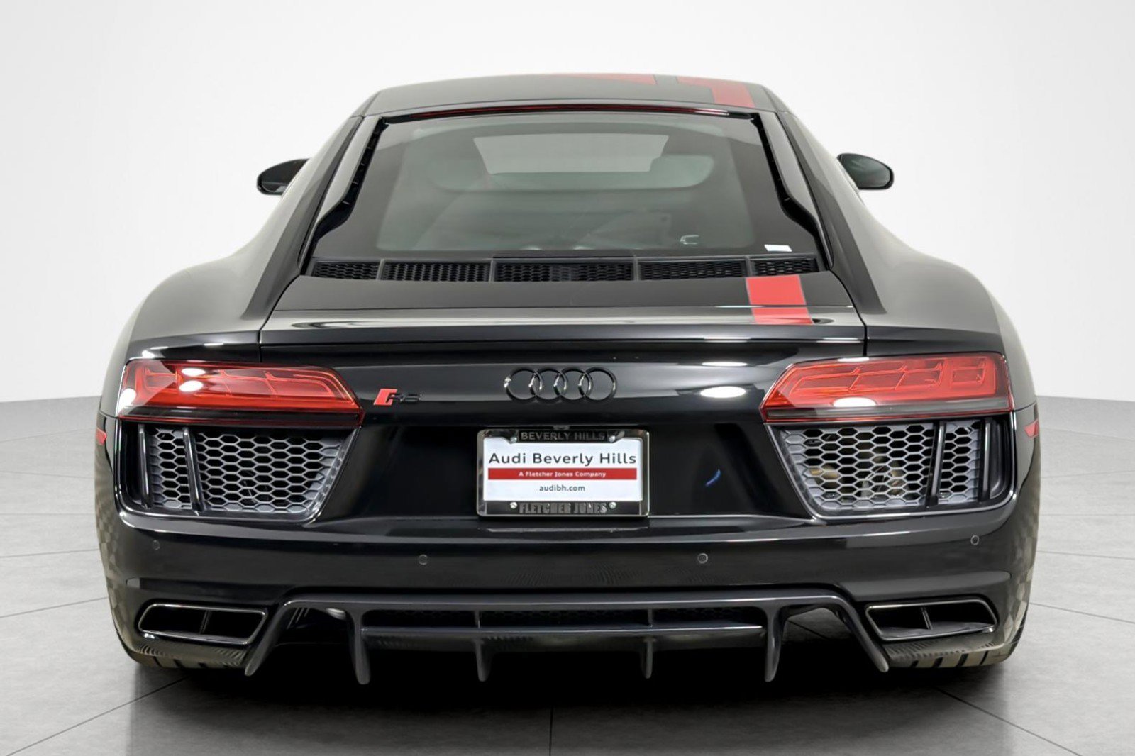 Used 2018 Audi R8 V10 w/ Premium Package RWD image 4