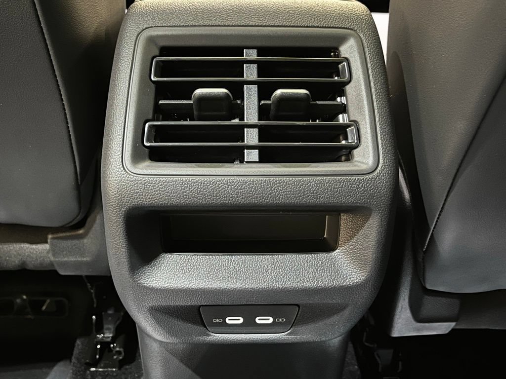 New 2026 Volkswagen Tiguan SE AWD/4WD image 24
