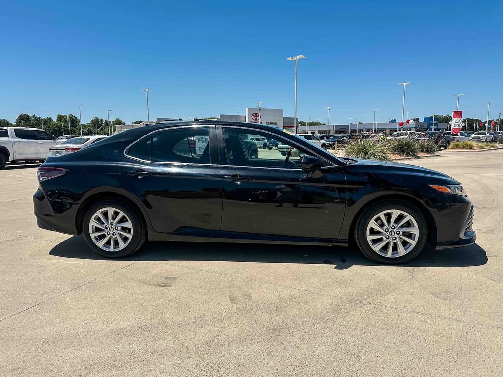 Used 2021 Toyota Camry LE FWD image 2
