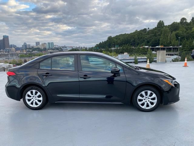 Used 2024 Toyota Corolla LE FWD image 2