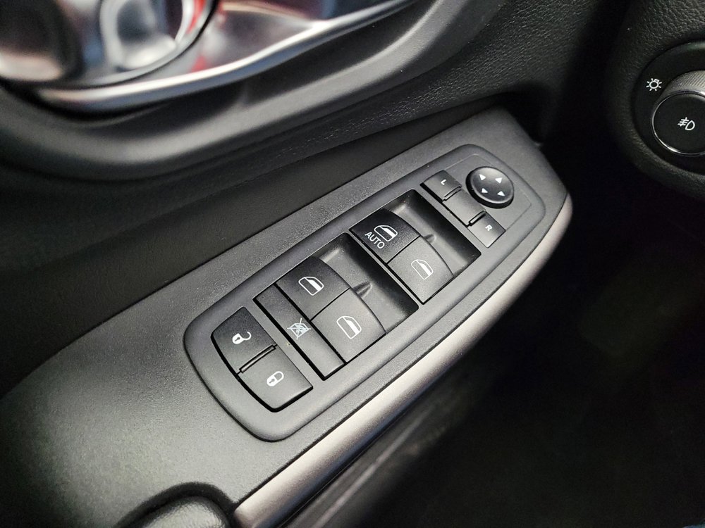 Used 2019 Jeep Cherokee Latitude w/ Popular Appearance Group AWD/4WD image 27