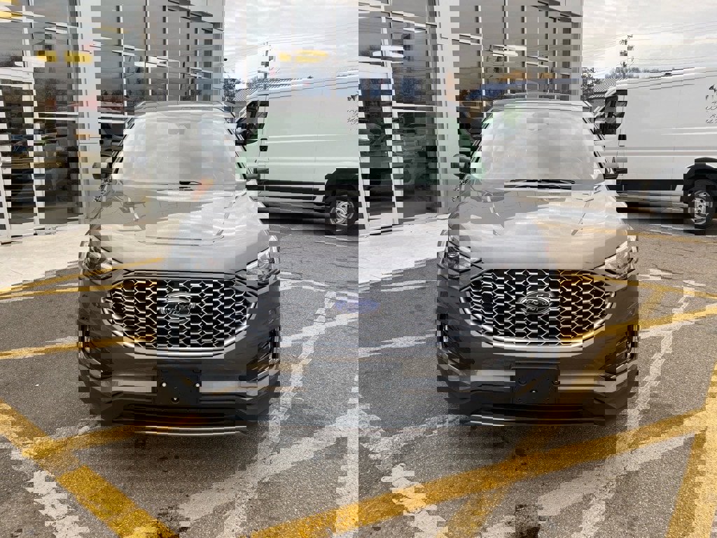Used 2024 Ford Edge SEL w/ Convenience Package image 8