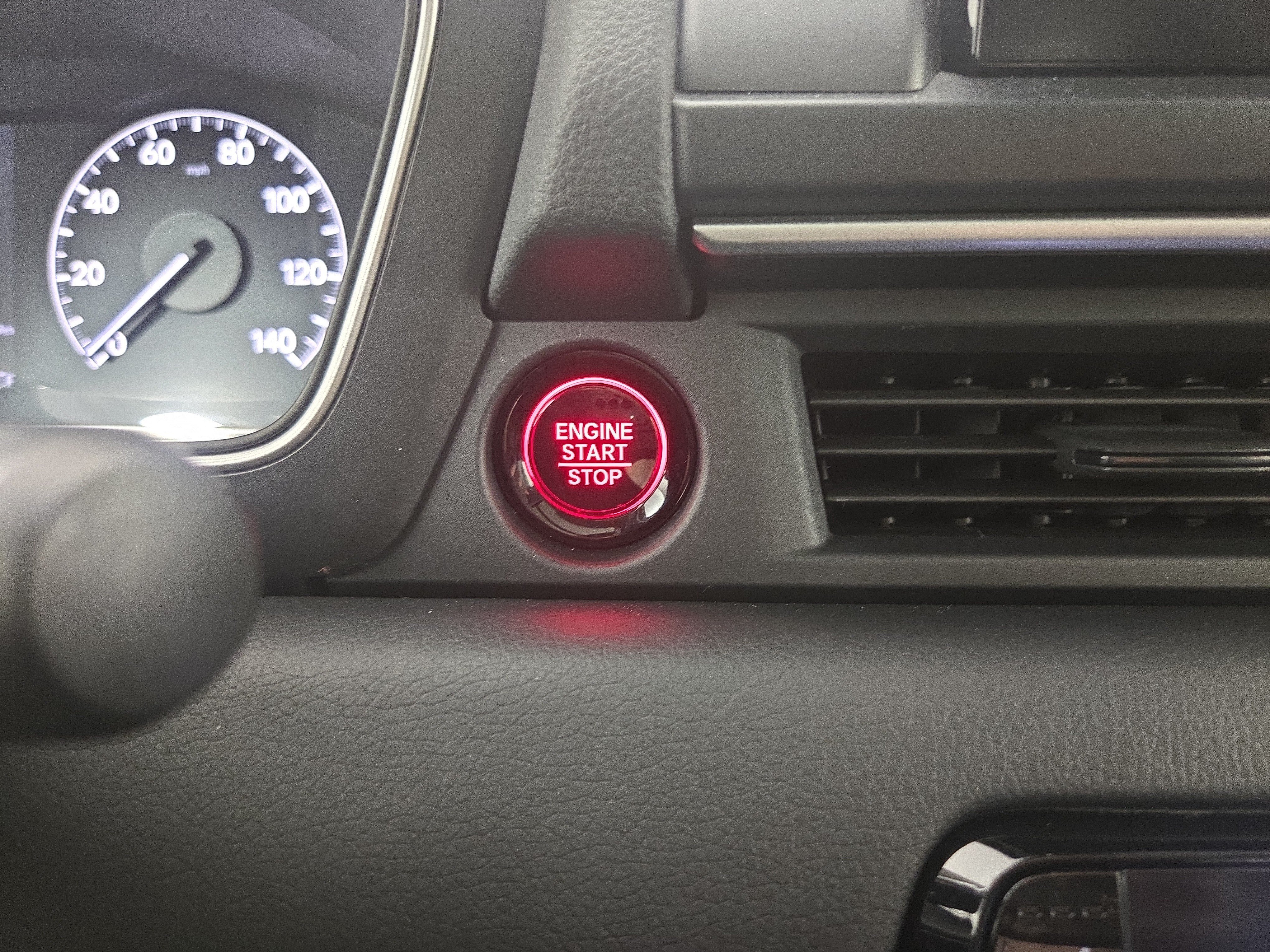 Used 2025 Honda Pilot Touring image 27