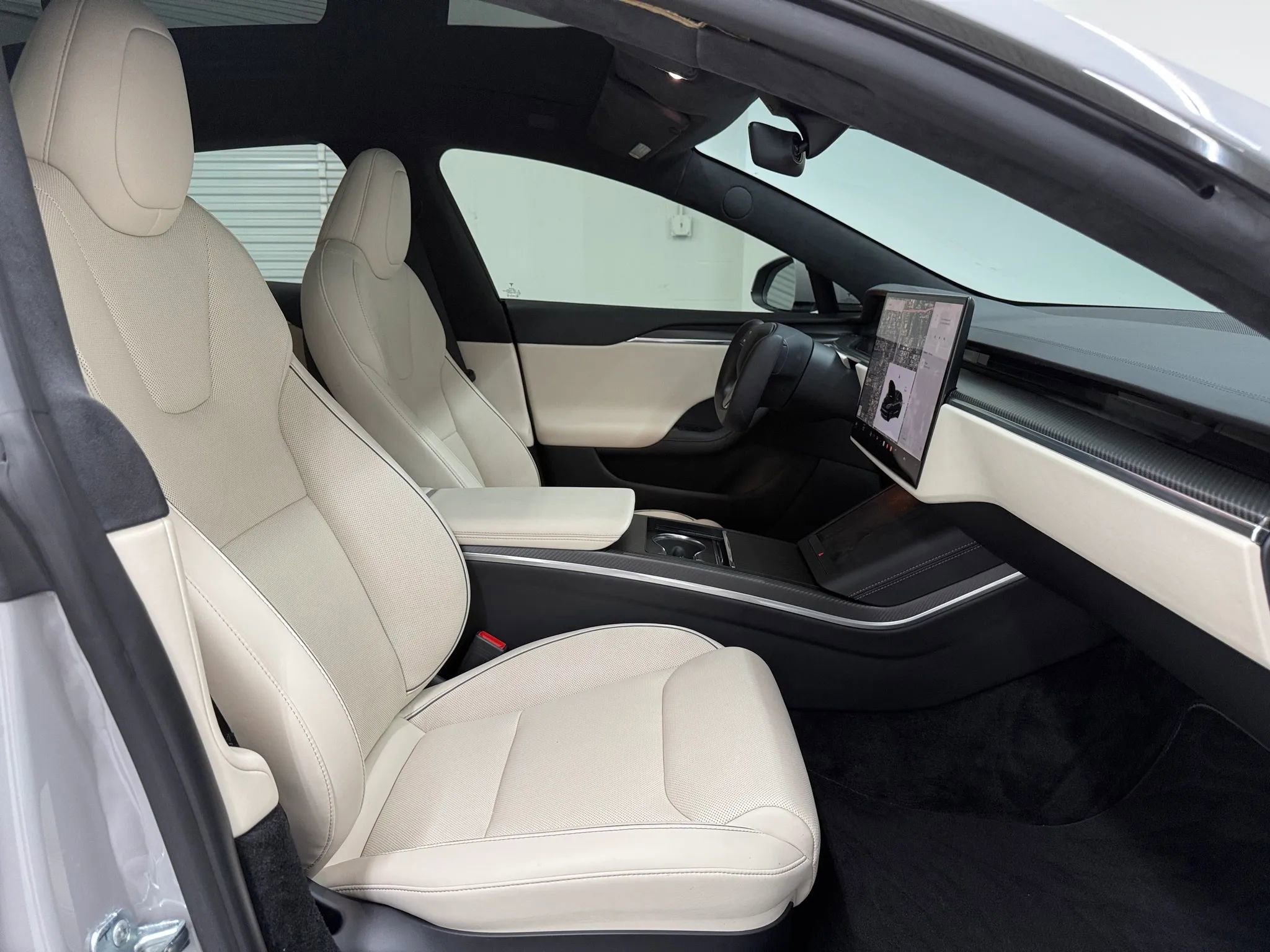 Used 2022 Tesla Model S Plaid image 10