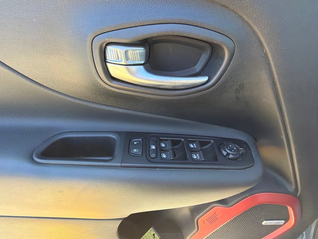 Used 2021 Jeep Renegade Trailhawk w/ Sun & Sound Group AWD/4WD image 12