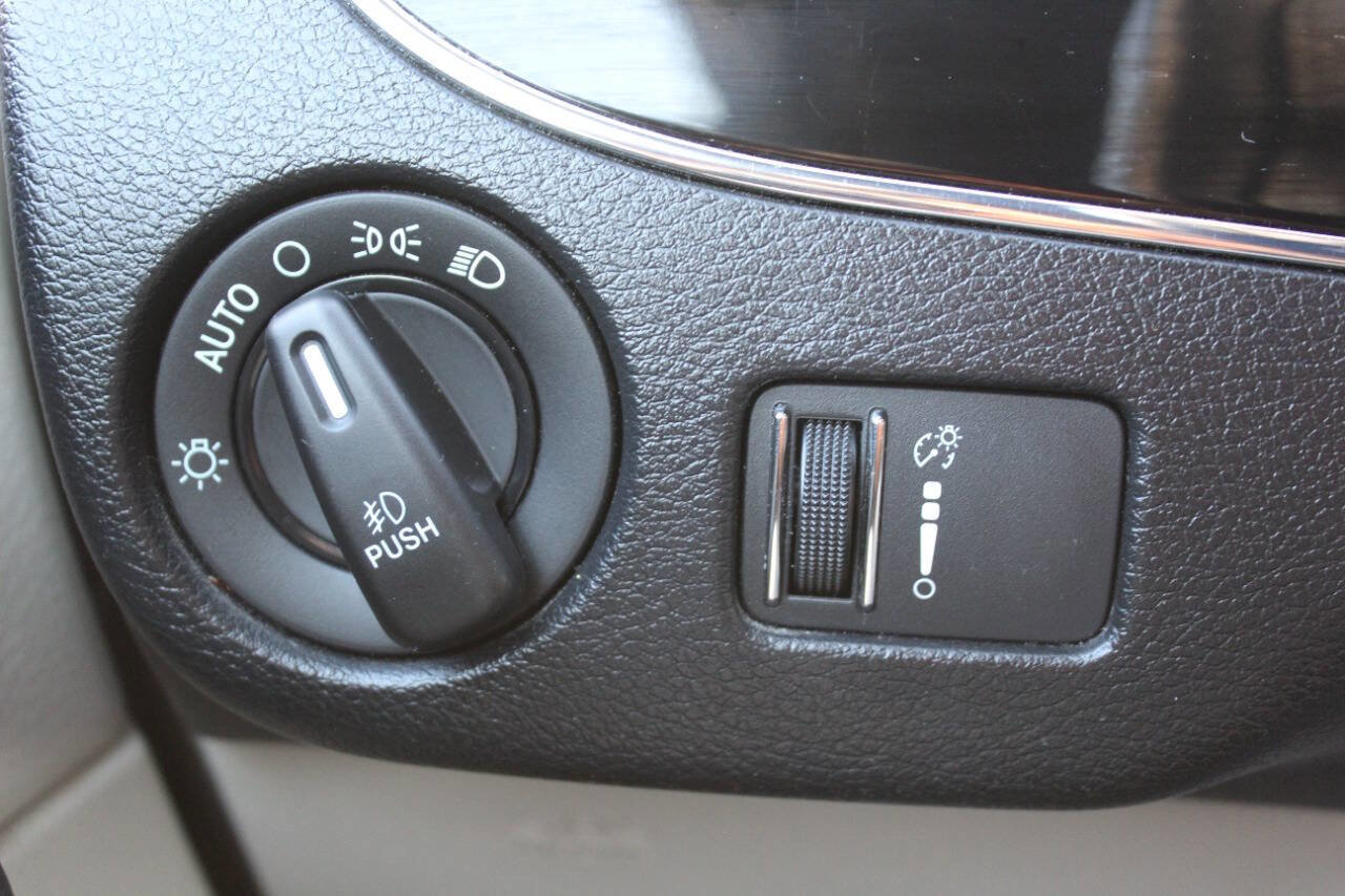 Used 2018 Dodge Grand Caravan SXT image 28