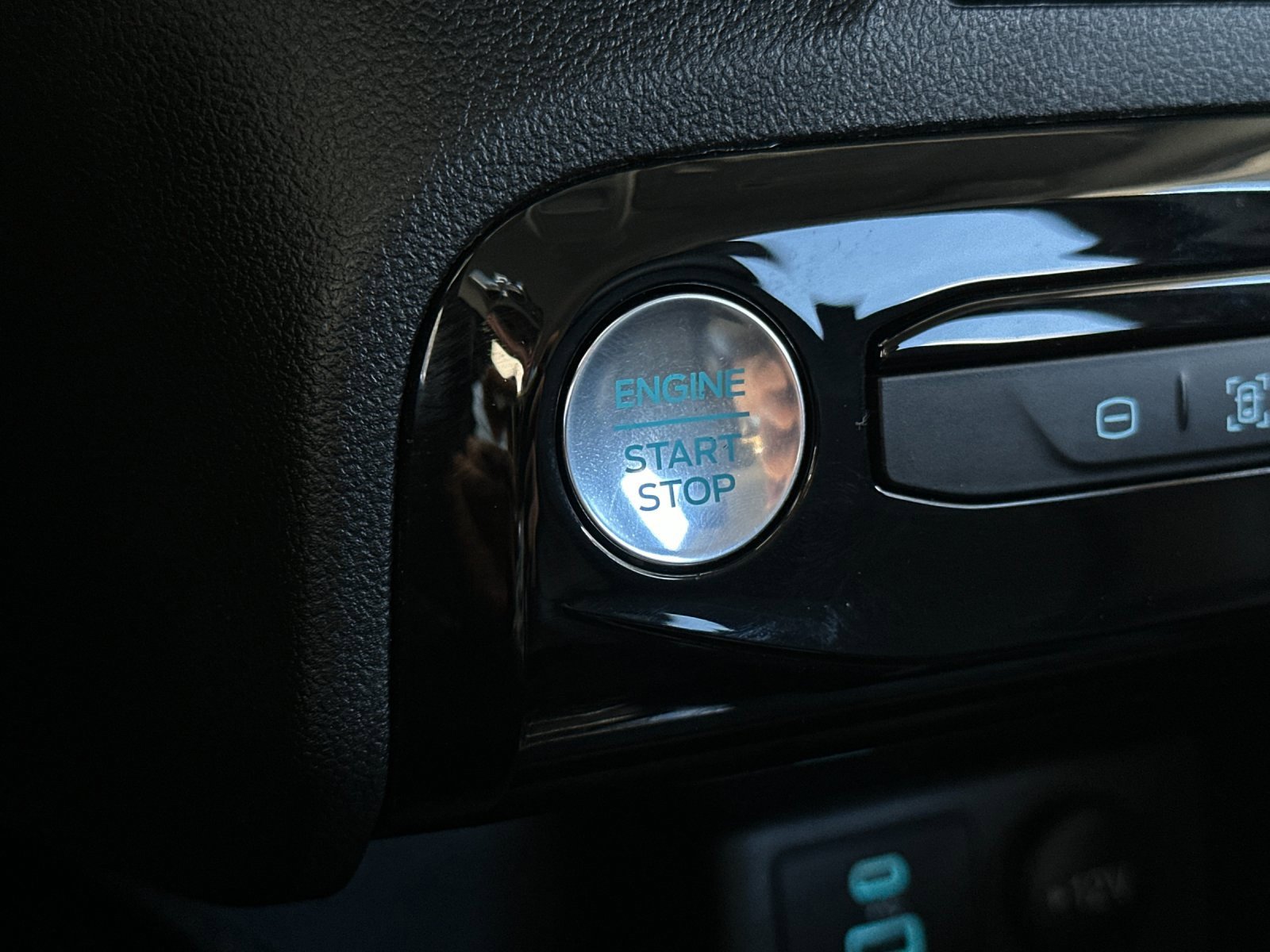 Used 2023 Ford Escape SE image 20