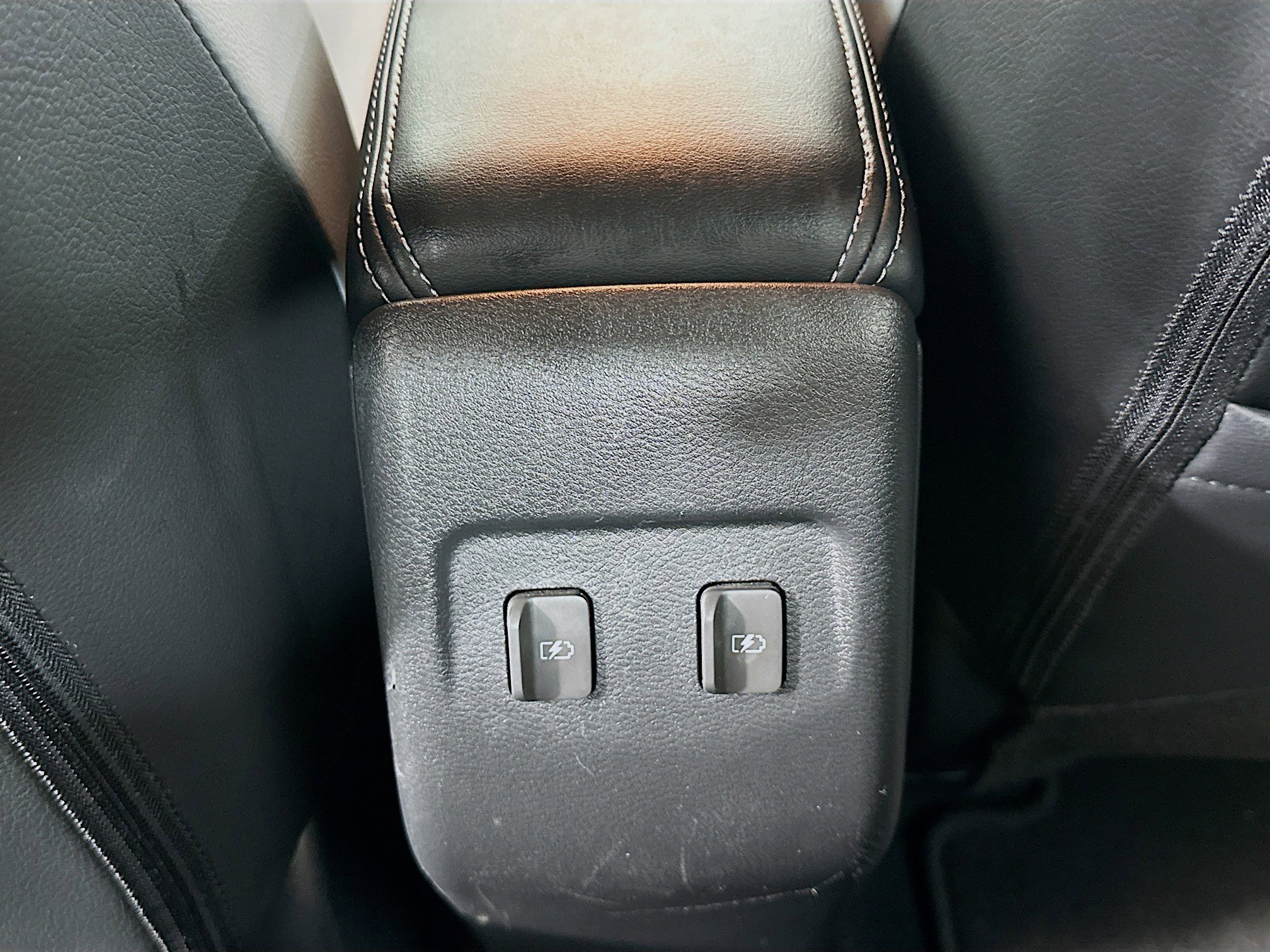 Used 2024 Nissan Kicks SR w/ SR Premium Package image 27