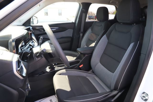 Used 2025 Chevrolet TrailBlazer LT w/ Driver Confidence Package image 14