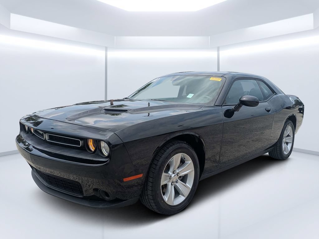 Used 2023 Dodge Challenger SXT RWD image 9