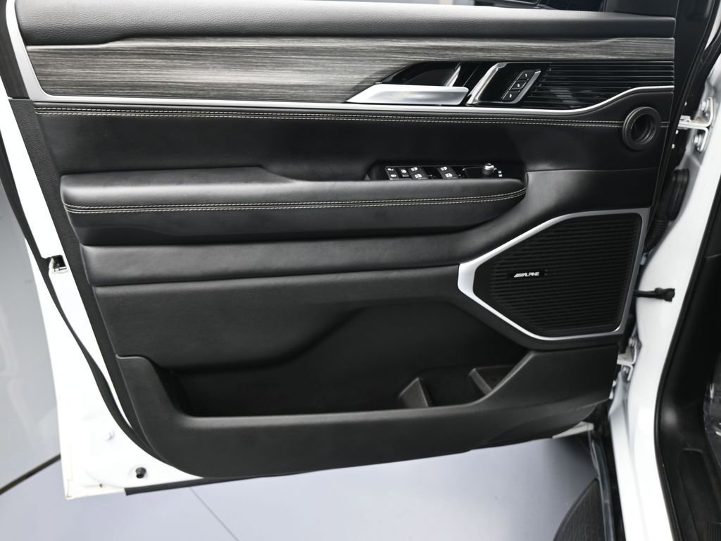 Used 2023 Jeep Wagoneer Series III w/ Preferred Equipment Group image 12