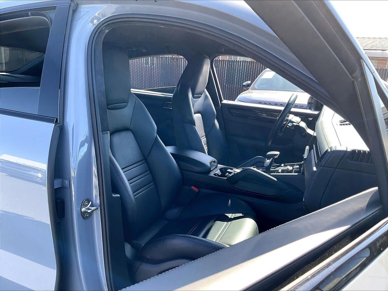 Used 2022 Porsche Cayenne Turbo GT AWD/4WD image 10