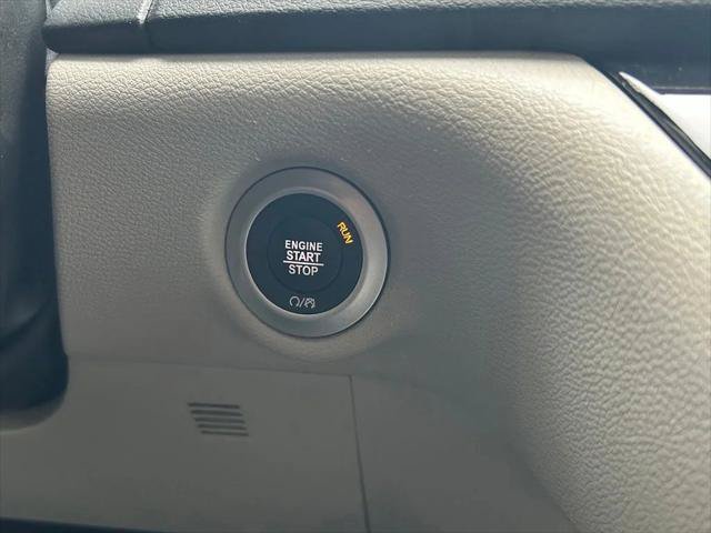 Certified 2023 Chrysler Pacifica Touring-L FWD image 45