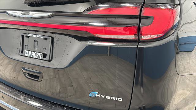 Used 2023 Chrysler Pacifica Touring-L FWD image 38