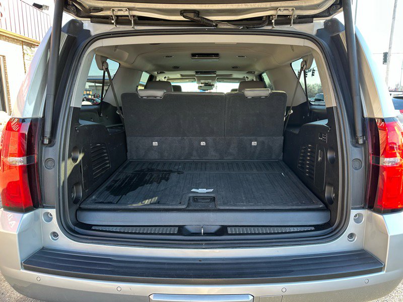 Used 2018 Chevrolet Suburban LT w/ LT Signature Package image 7