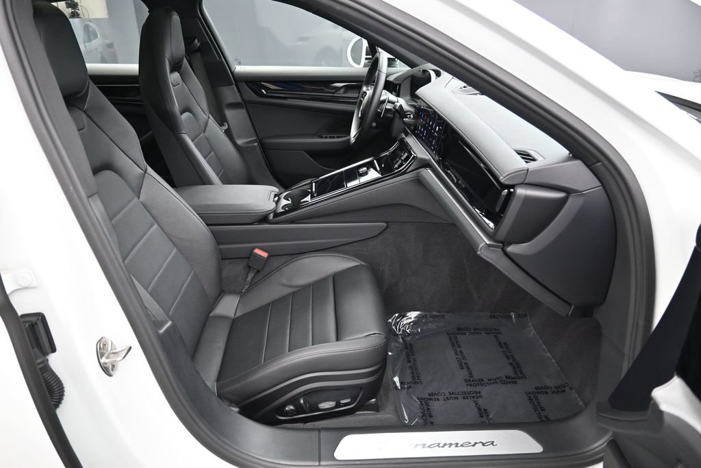 Certified 2025 Porsche Panamera RWD image 30
