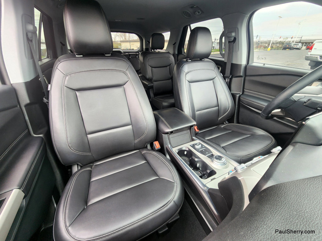 Used 2024 Ford Explorer XLT w/ Equipment Group 202A image 35