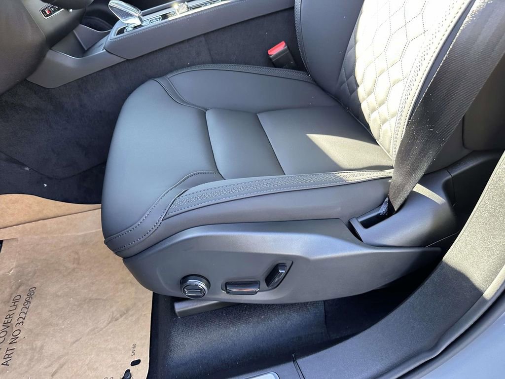 New 2026 Volvo XC90 B6 Plus w/ Protection Package Premier image 16
