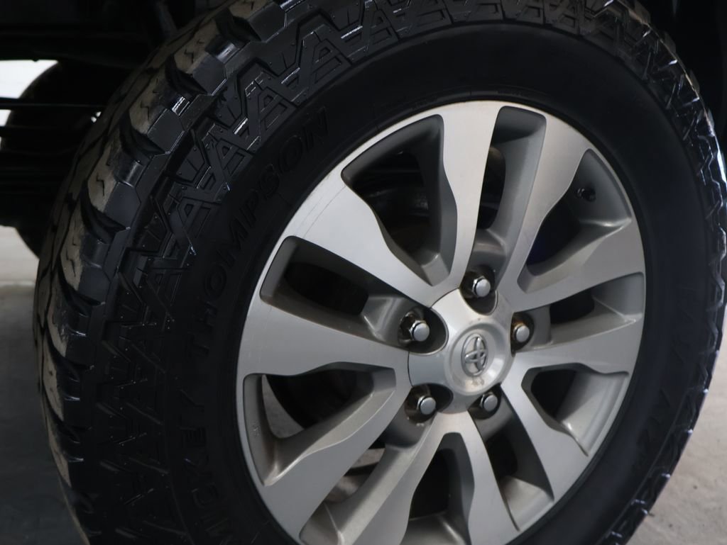 Used 2015 Toyota Tundra Limited w/ Limited Premium Package image 28