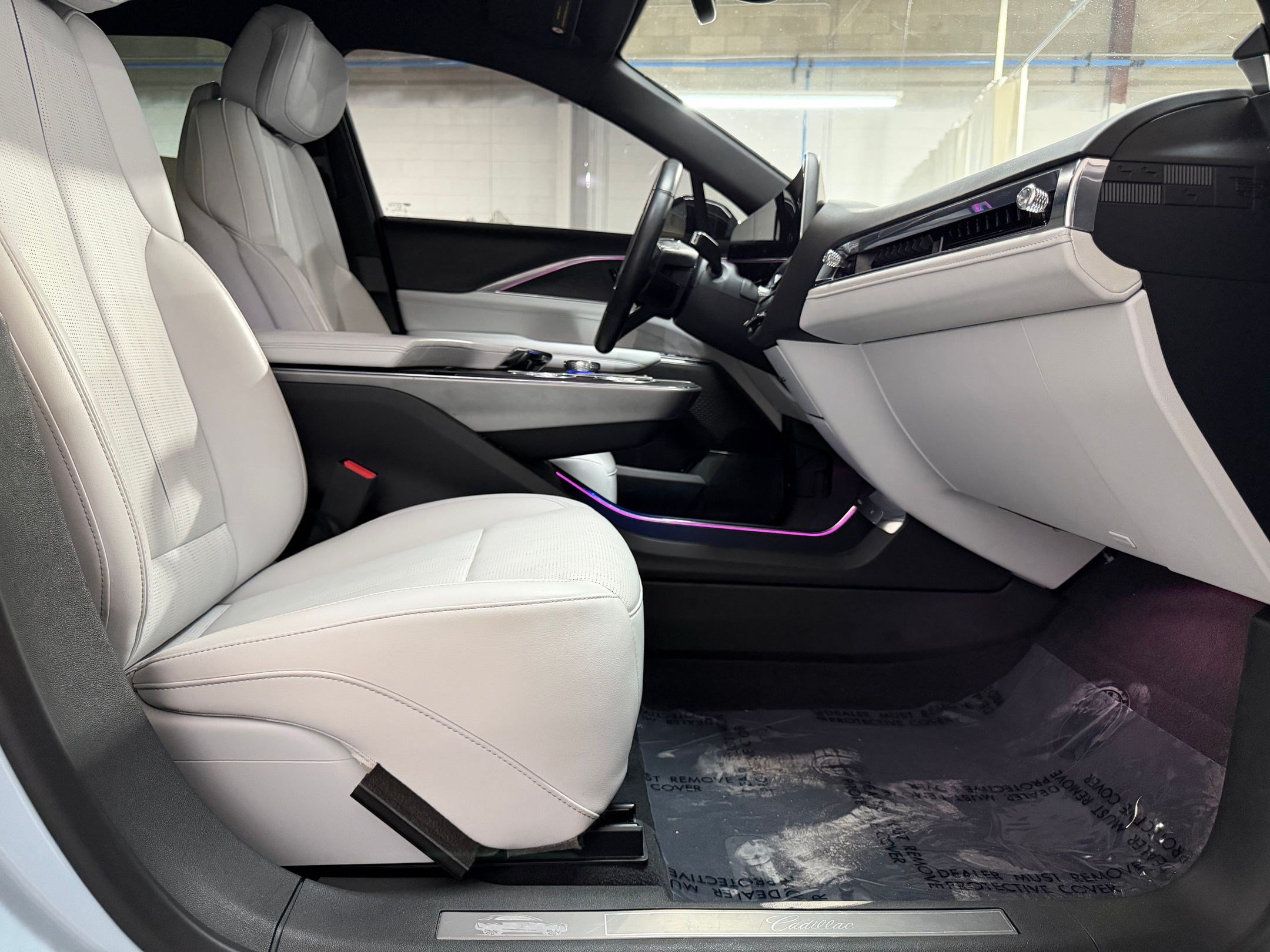 Certified 2024 Cadillac Lyriq Luxury AWD/4WD image 24