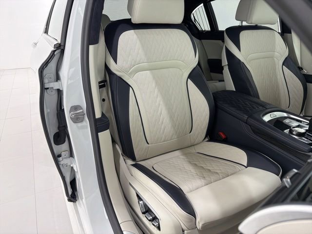 Certified 2022 BMW 750i xDrive w/ Luxury Rear Seating Package AWD/4WD image 19
