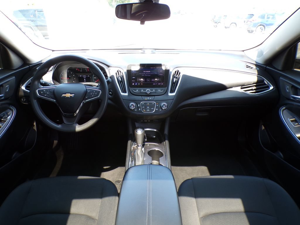 Used 2020 Chevrolet Malibu LT FWD image 19