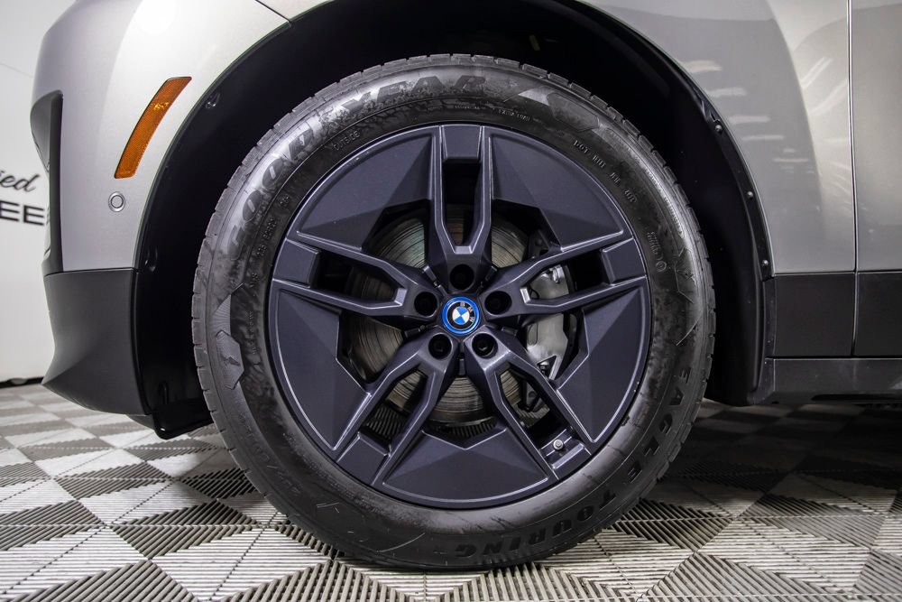 Used 2024 BMW iX xDrive50 AWD/4WD image 40