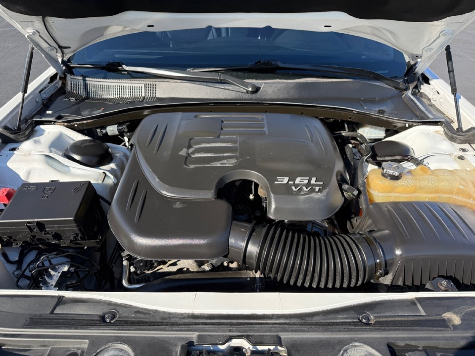 Used 2017 Chrysler 300 C Platinum image 36