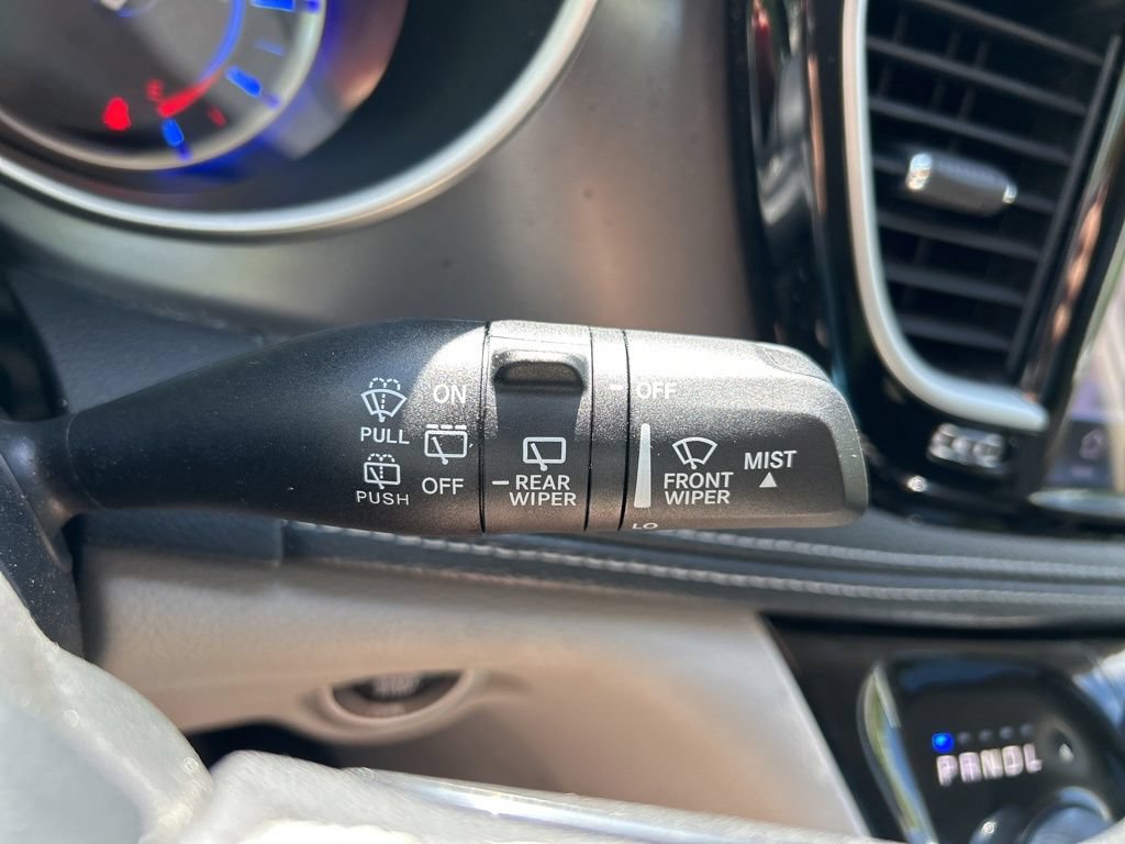 Used 2024 Chrysler Pacifica Limited FWD image 29