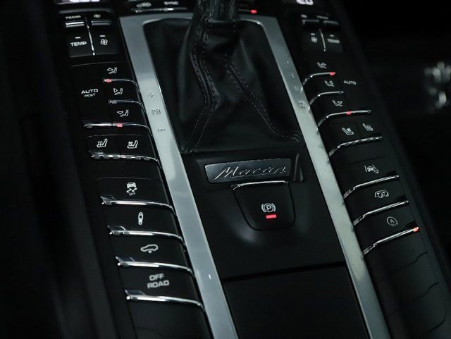 Used 2021 Porsche Macan Turbo image 27