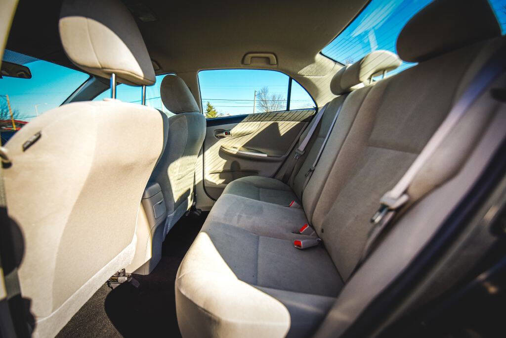 Used 2011 Toyota Corolla LE image 8