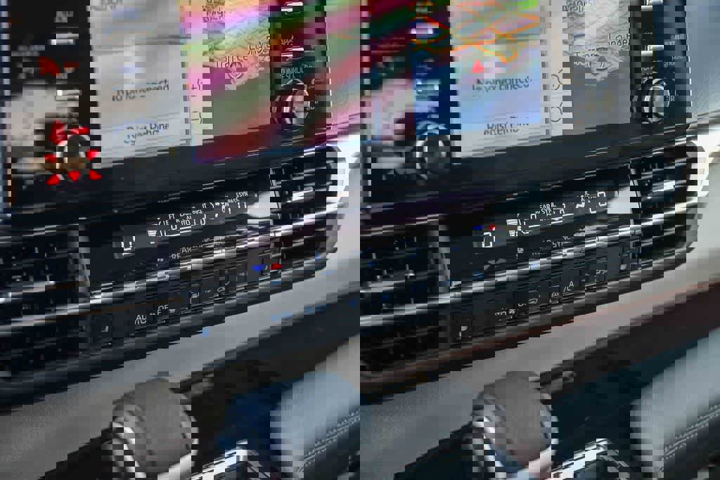 Used 2022 Toyota Sienna XLE w/ XLE Plus Package image 23