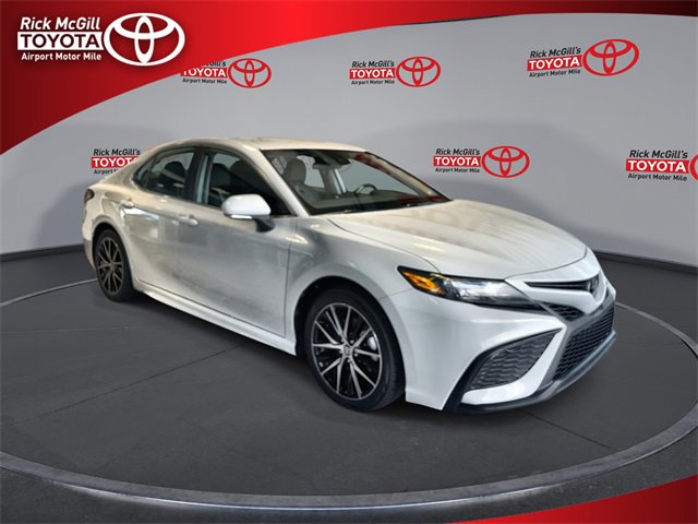 Used 2023 Toyota Camry SE image 1
